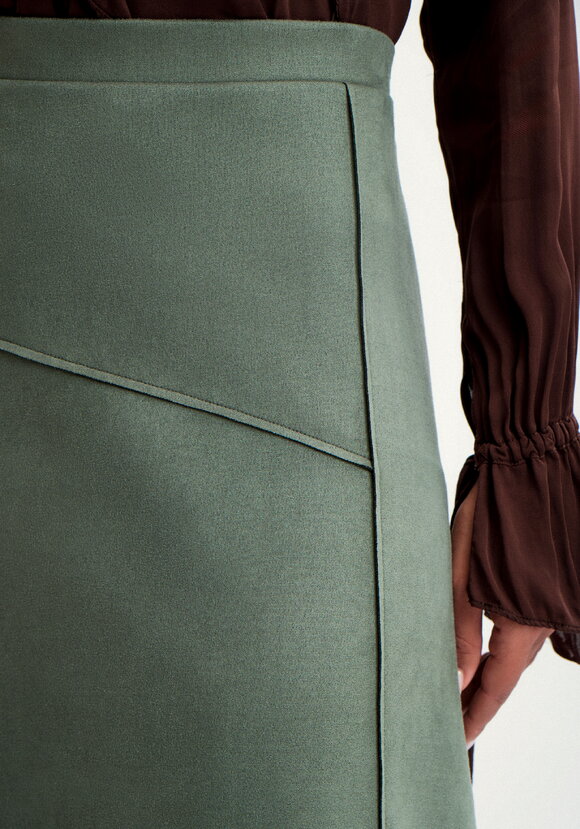 Юбка с конструктивными отстрочками шир.  580, рис. 5