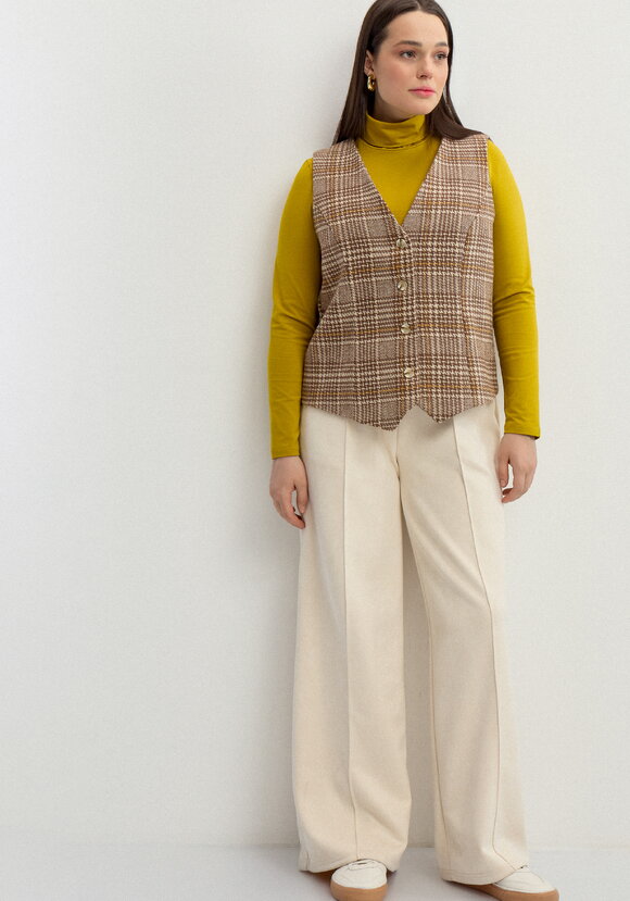 Жилет однобортный с принтом в клетку шир.  580, рис. 12