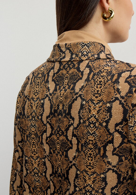 Рубашка удлинённая с анималистичным принтом шир.  580, рис. 11