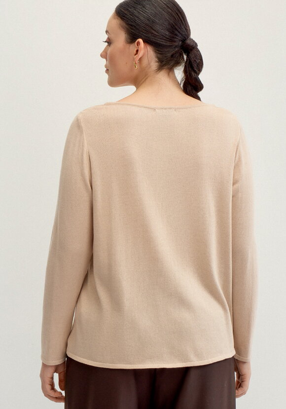 Джемпер свободный с горлом лодочкой шир.  580, рис. 6