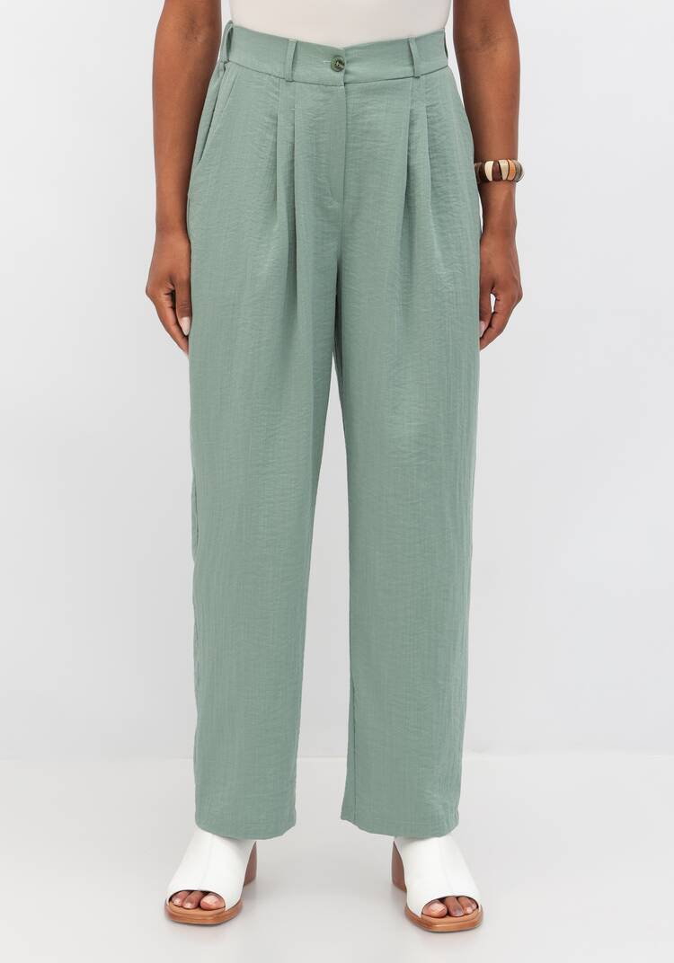 Брюки свободного кроя с защипами на поясе шир.  750, рис. 20