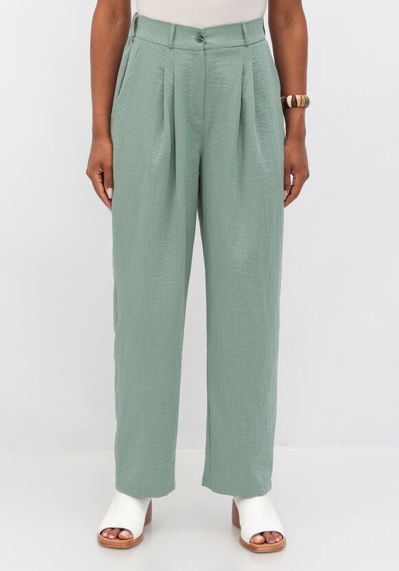 Брюки свободного кроя с защипами на поясе шир.  580, рис. 20