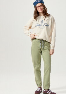 Джинсы с принтом по поясу