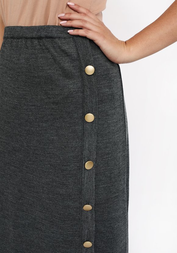 Юбка с имитацией запаха и декором из пуговиц шир.  580, рис. 6