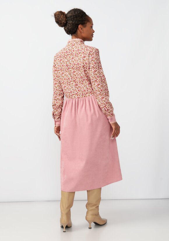 Платье из комбинированной вельветовой ткани шир.  580, рис. 3