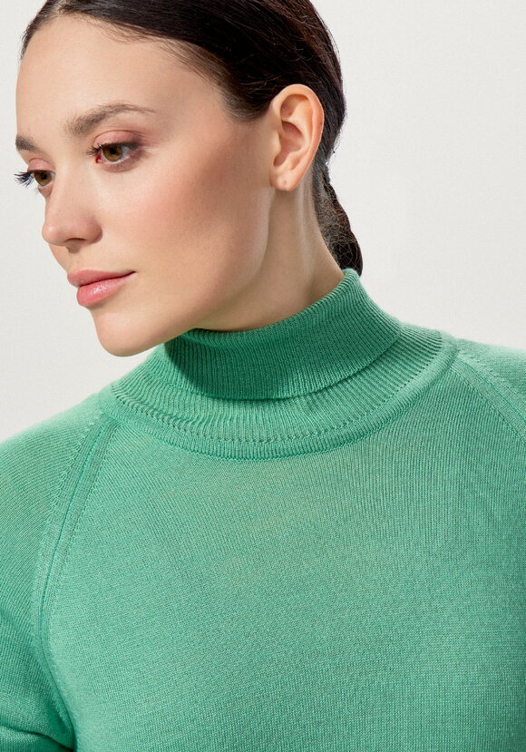 Джемпер с высоким воротником шир.  580, рис. 25