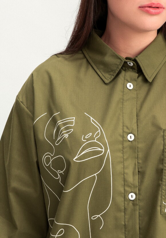 Рубашка с принтом на передней полочке шир.  580, рис. 46