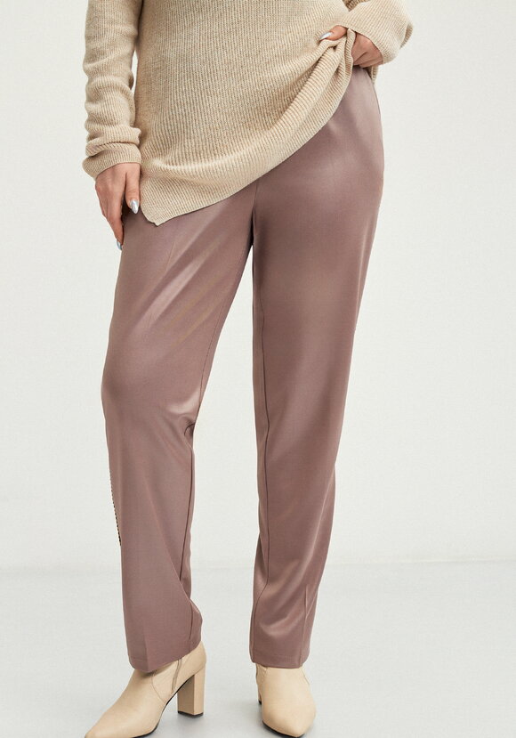 Брюки прямые с кантами по бокам шир.  580, рис. 17