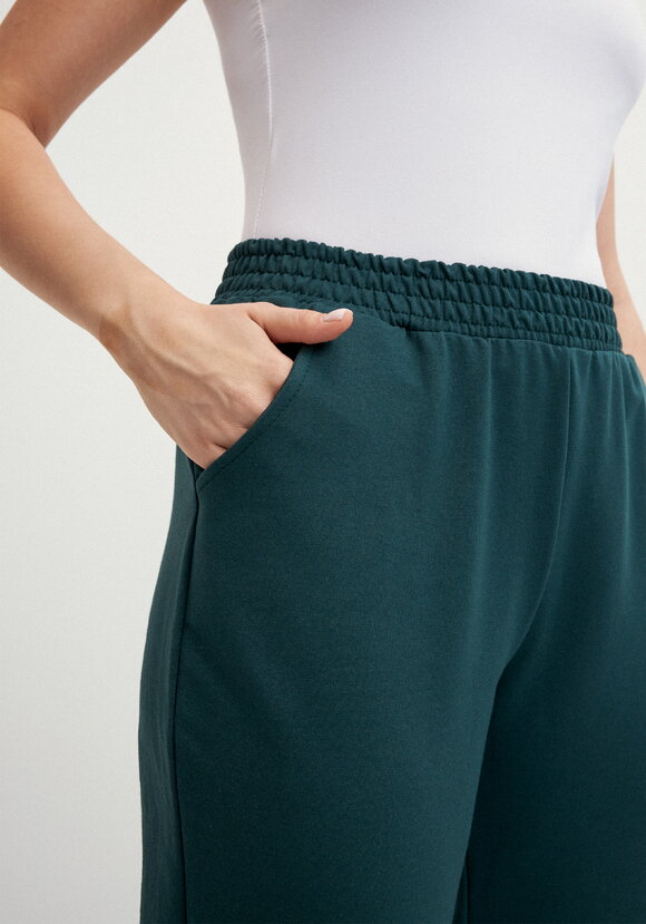 Костюм с флористическим принтом на футболке шир.  580, рис. 33