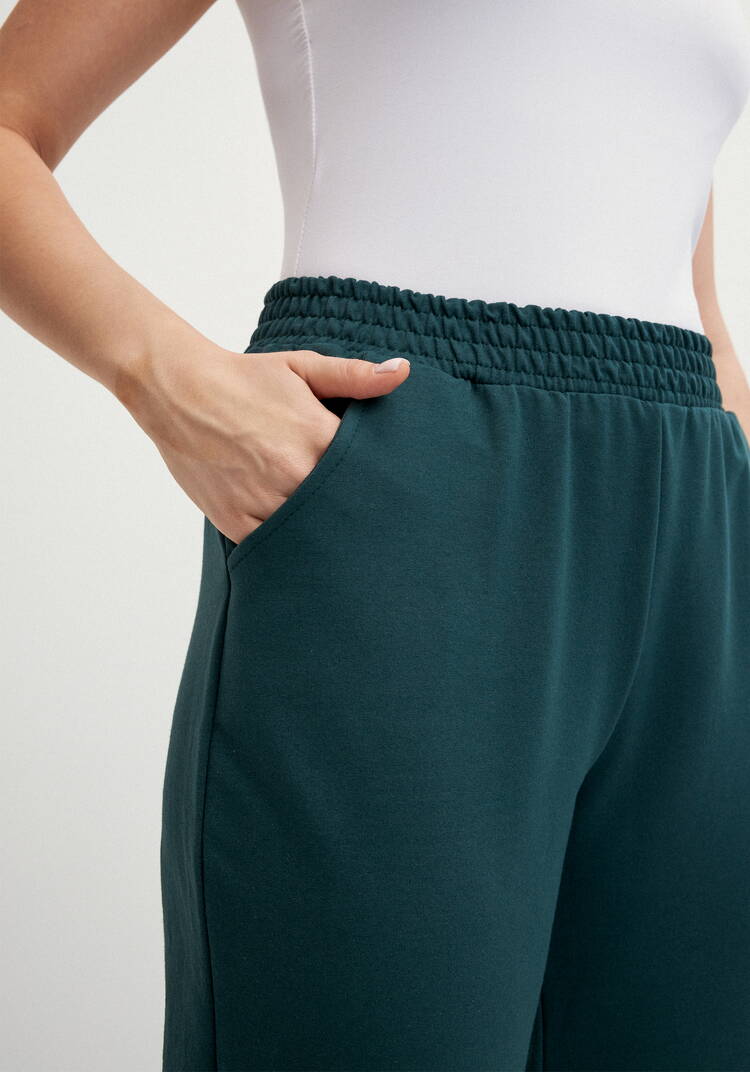 Костюм с флористическим принтом на футболке шир.  750, рис. 33