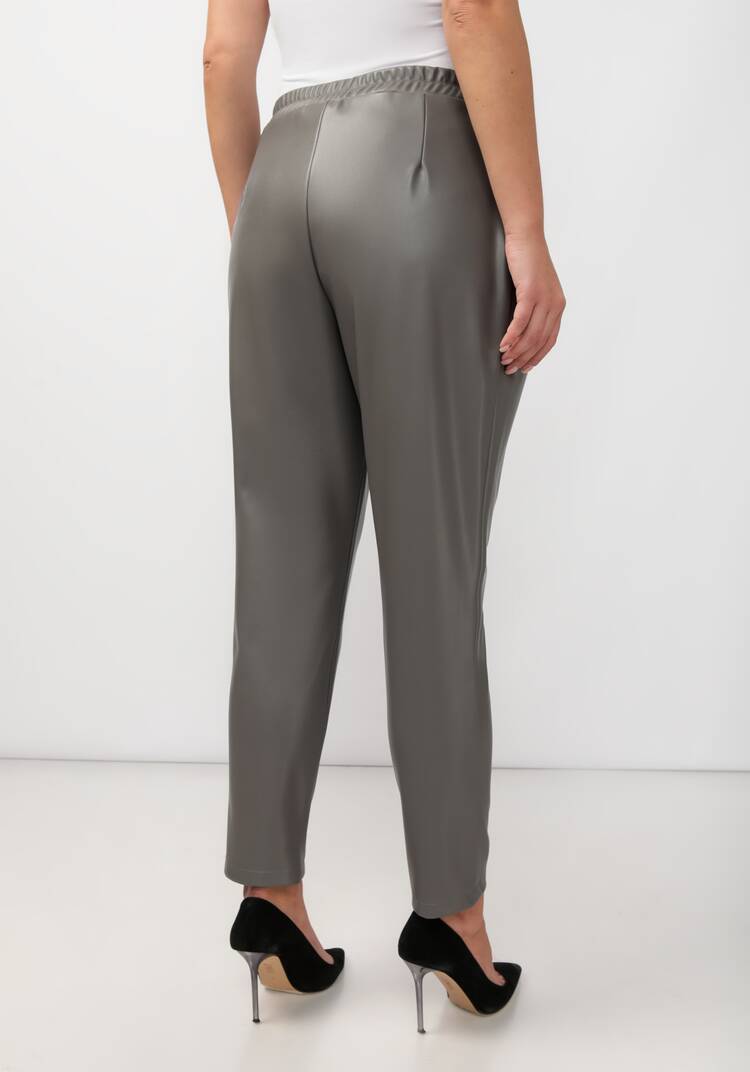 Брюки-бананы из экокожи шир.  750, рис. 9