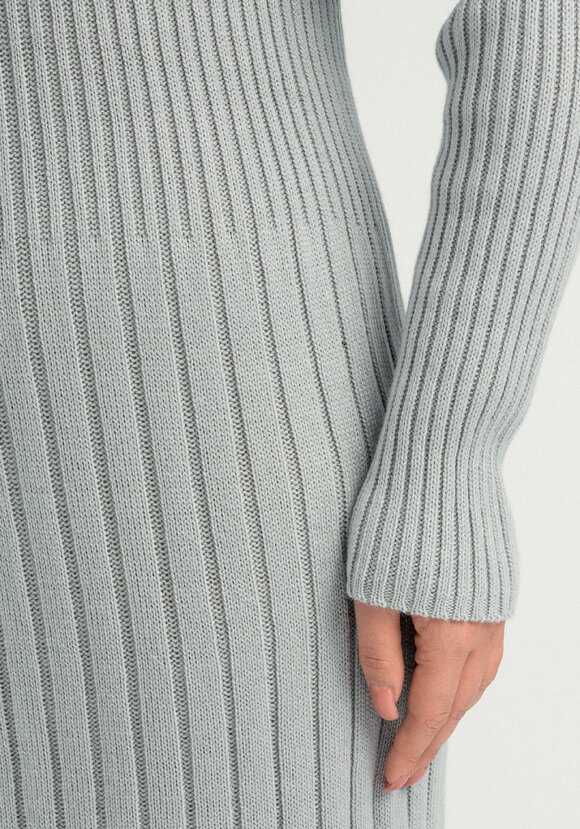 Платье прямого силуэта в рубчик шир.  580, рис. 14