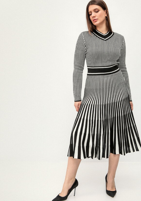 Платье Сокровище Сахары шир.  580, рис. 1