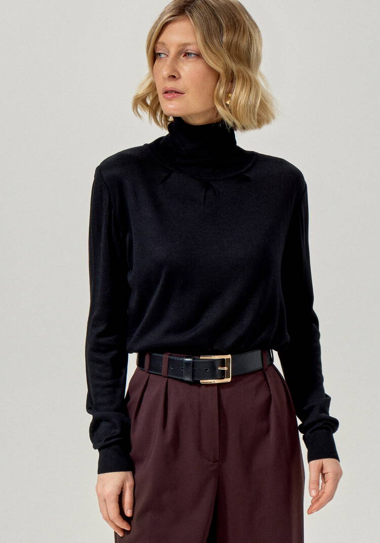 Водолазка с защипами у горловины шир.  750, рис. 31