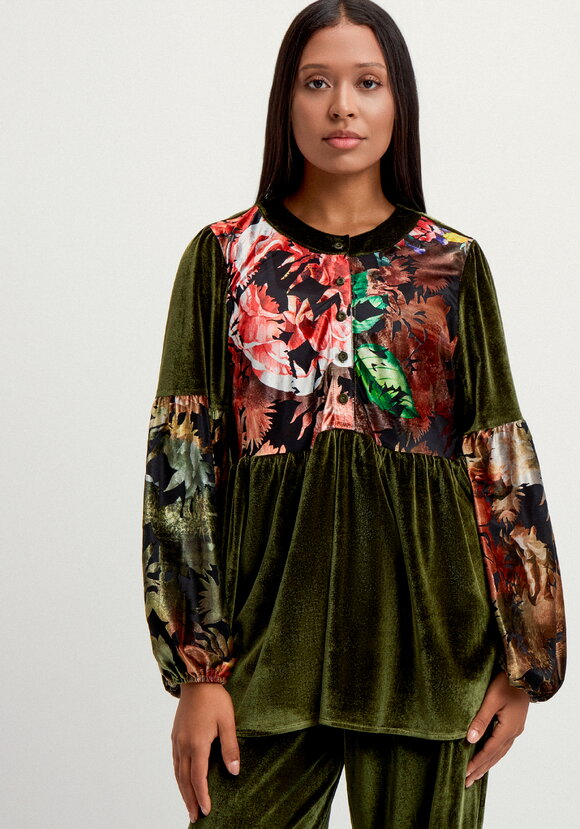 Блуза свободного кроя  с цветочными вставками шир.  580, рис. 4