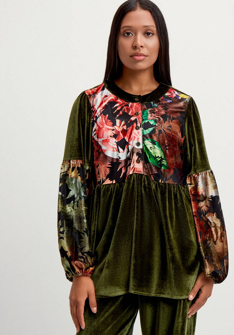 Блуза свободного кроя  с цветочными вставками шир.  750, рис. 4