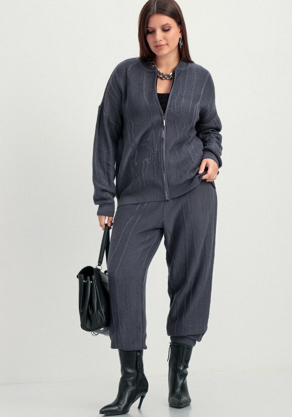 Бомбер с фактурным рисунком шир.  580, рис. 14