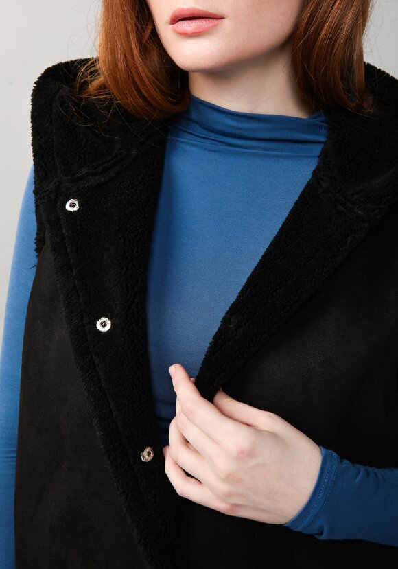 Жилет из экомеха с капюшоном шир.  580, рис. 15