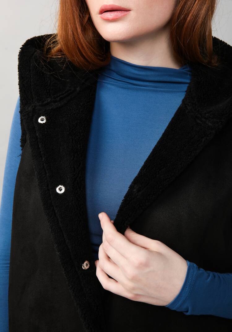 Жилет из экомеха с капюшоном шир.  750, рис. 15