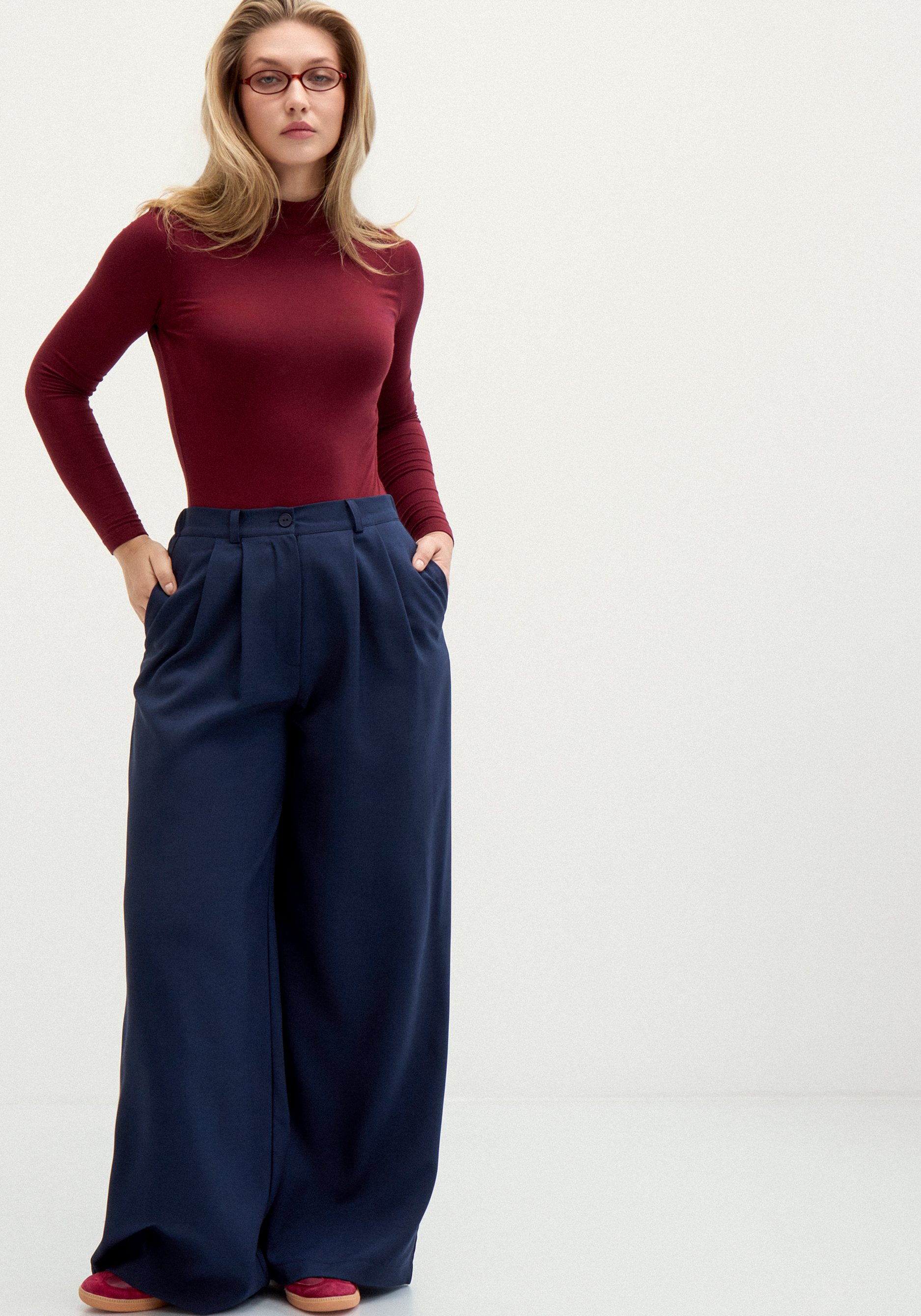 Брюки-палаццо со складками на талии 3999₽