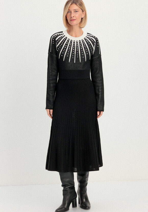 Платье с жемчужным узором на груди шир.  580, рис. 4