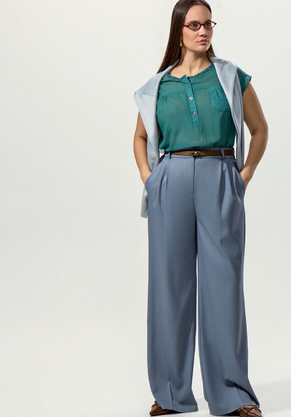 Блуза с коротким рукавом и карманом на груди шир.  580, рис. 15