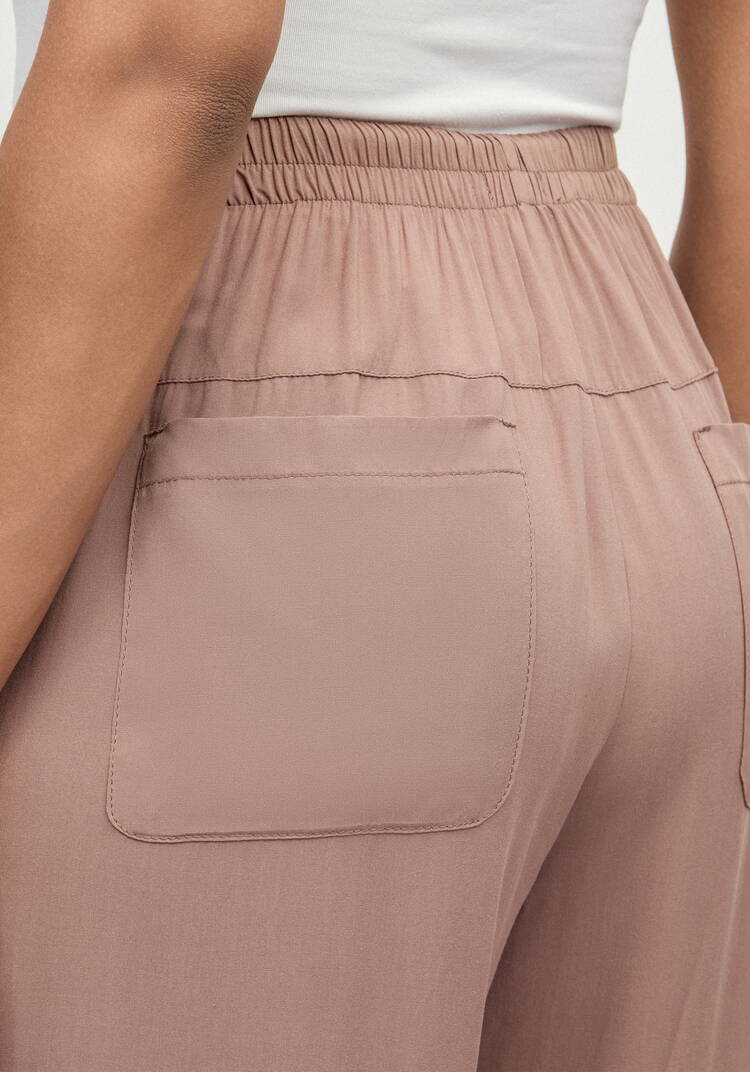 Брюки свободные с эластичной лентой по низу шир.  750, рис. 6