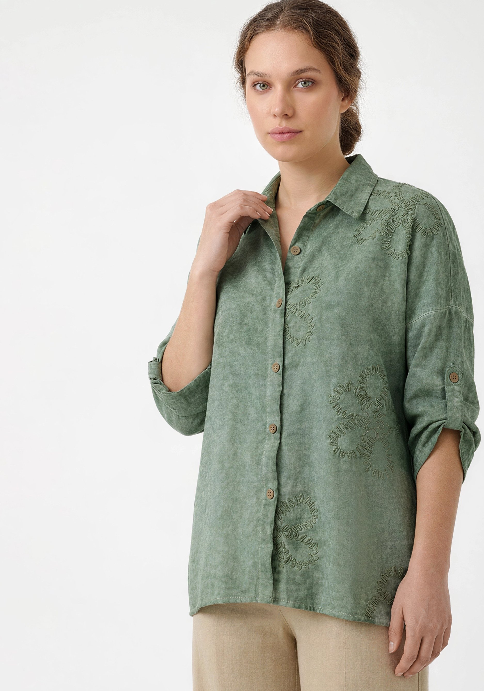 Блуза с объемным узором 5999₽