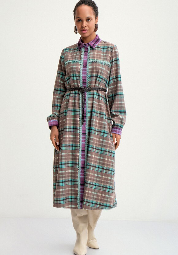 Платье-рубашка в клетку на пуговицах шир.  580, рис. 11