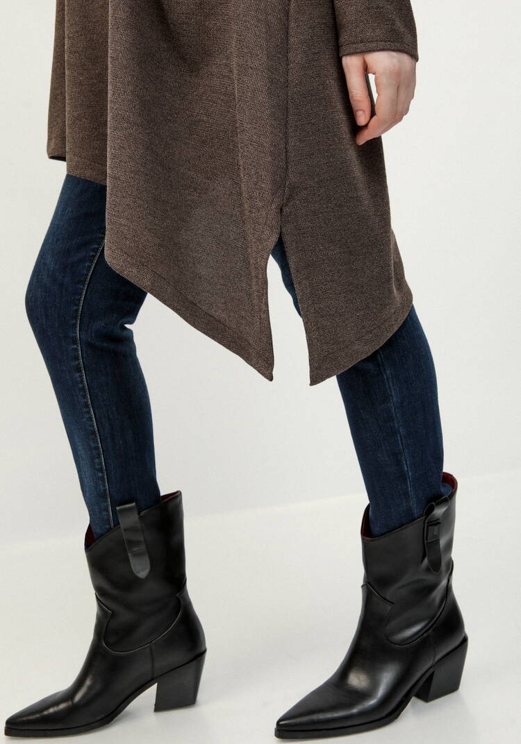 Туника с V-образным вырезом и косым низом шир.  750, рис. 7