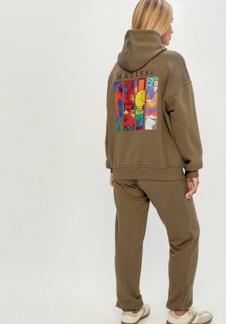 Брюки джоггеры с карманами на резинке шир.  750, рис. 24