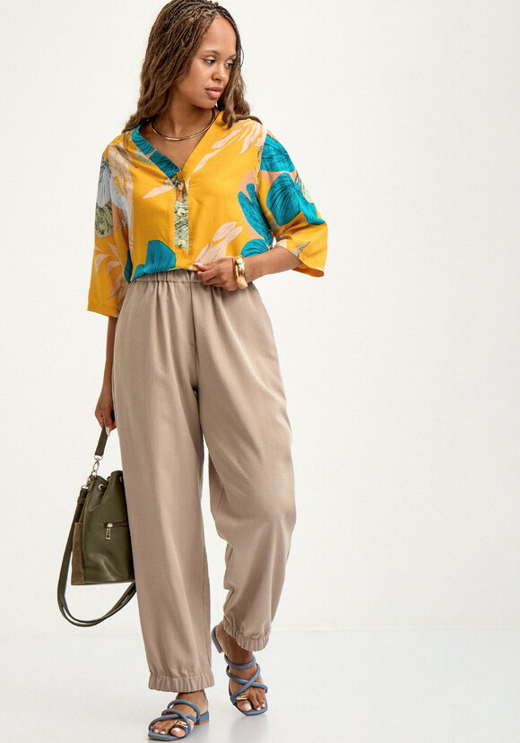 Брюки льняные на резинке по поясу и низу шир.  580, рис. 23