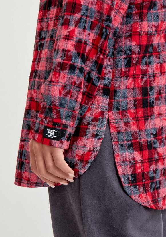 Рубашка в клетку на пуговицах с нашивкой шир.  580, рис. 15