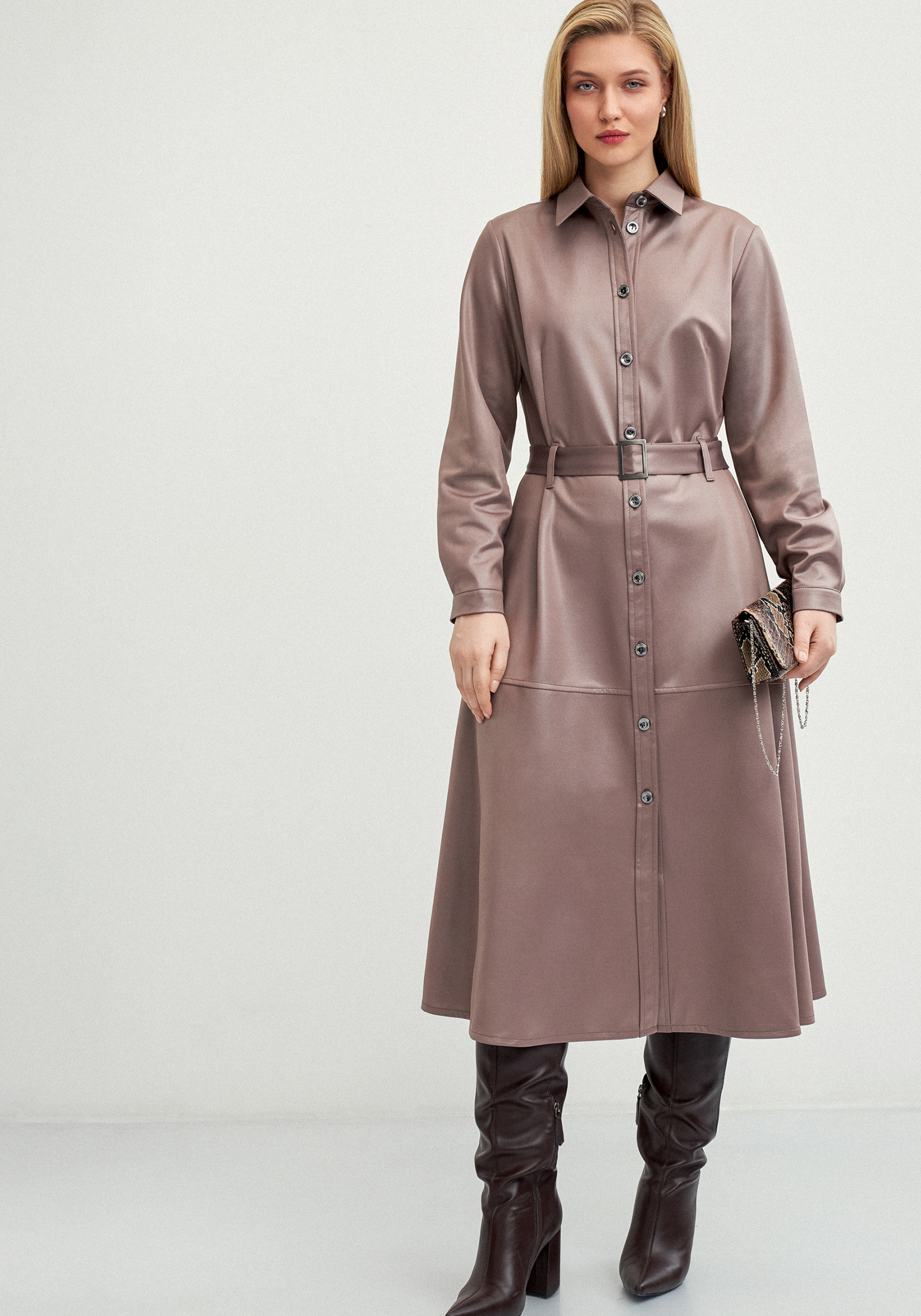 Платье-рубашка трикотажное под кожу 3999₽