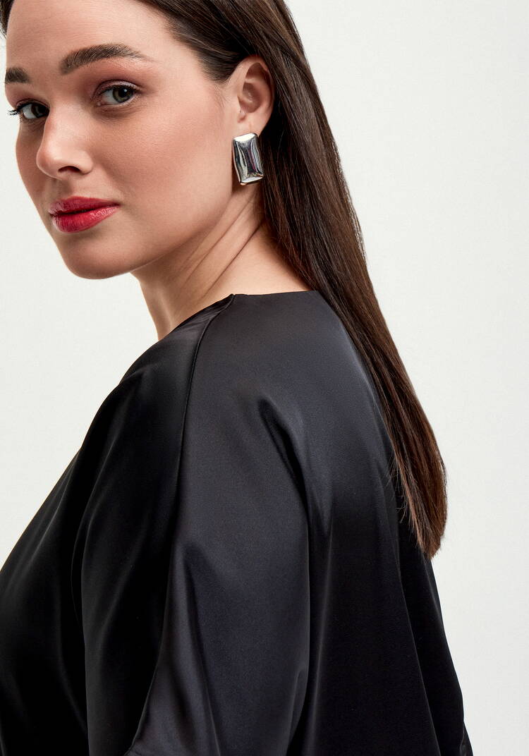 Блуза шелковая с V-образным вырезом шир.  750, рис. 23