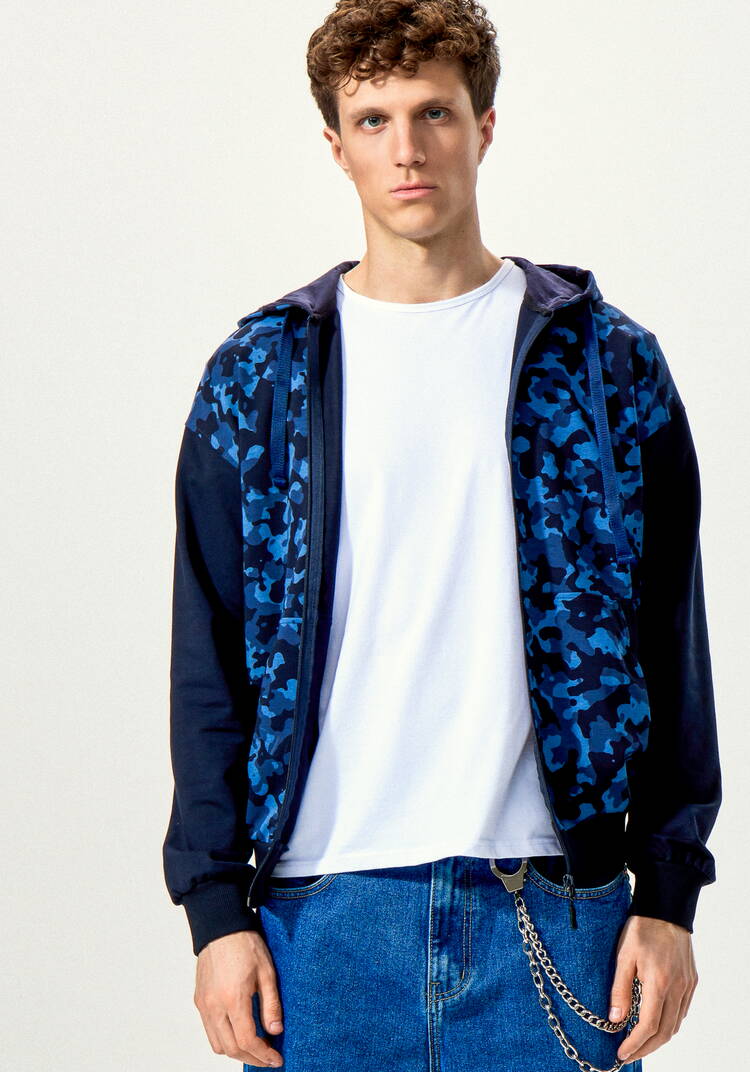 Толстовка с камуфляжным принтом и капюшоном шир.  750, рис. 9