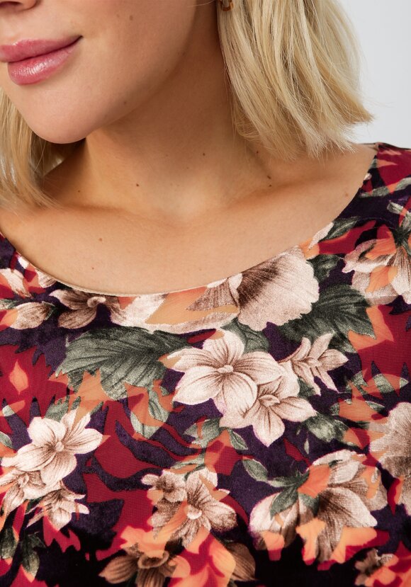 Платье А-силуэта из бархата шир.  580, рис. 12