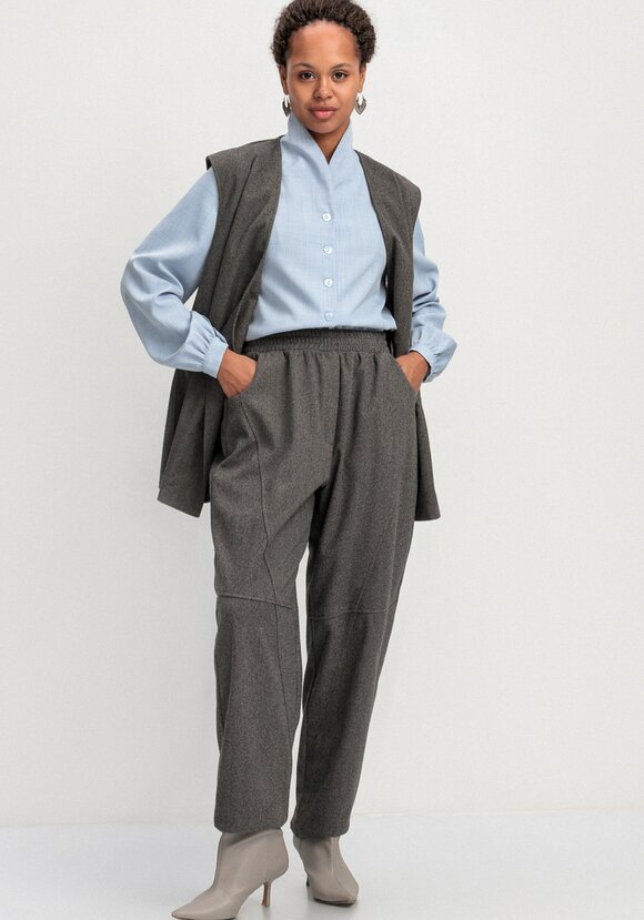 Брюки свободного кроя зауженные к низу шир.  580, рис. 4