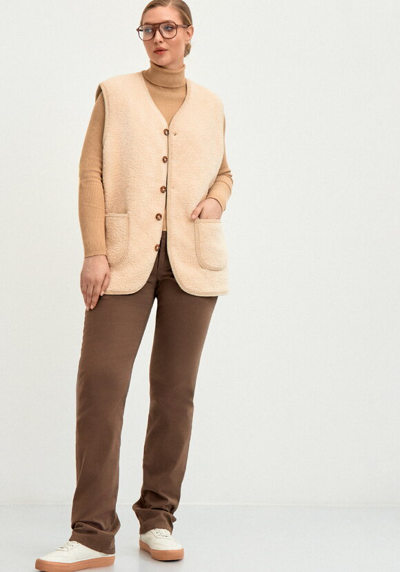 Жилет из экомеха на пуговицах шир.  580, рис. 11