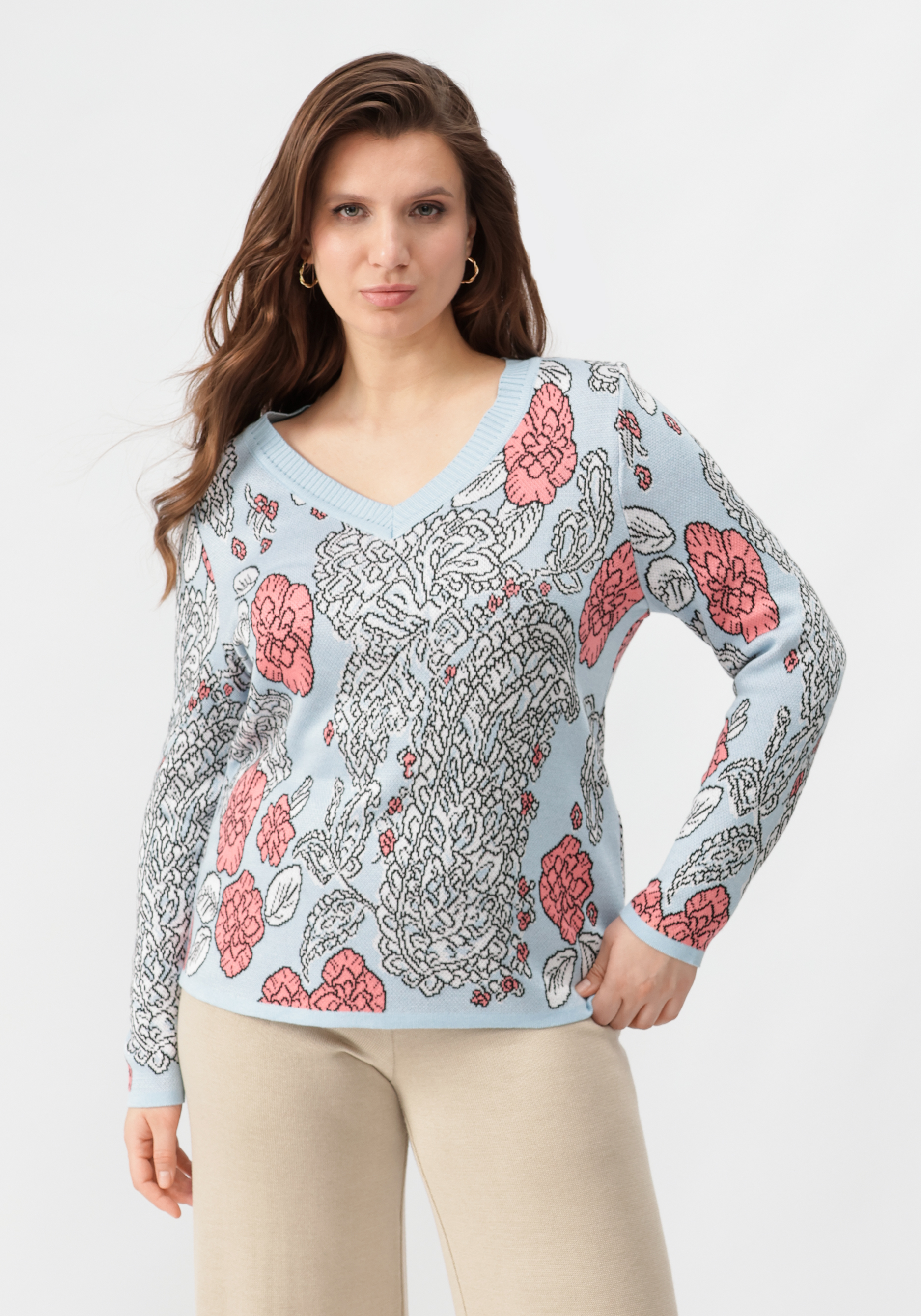 Пуловер с V-образным вырезом, цветным принтом