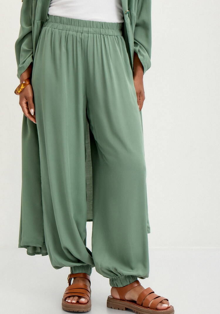 Брюки широкие с карманами на резинке по низу шир.  750, рис. 10