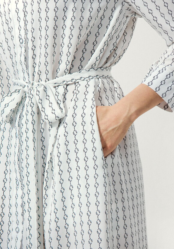 Платье-рубашка с воротником-стойкой шир.  580, рис. 15