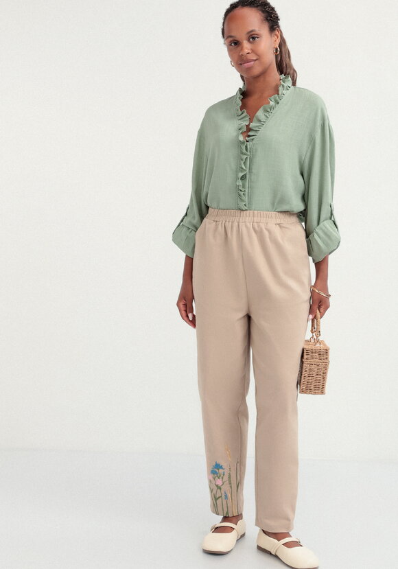 Брюки-бананы с вышивкой шир.  580, рис. 1