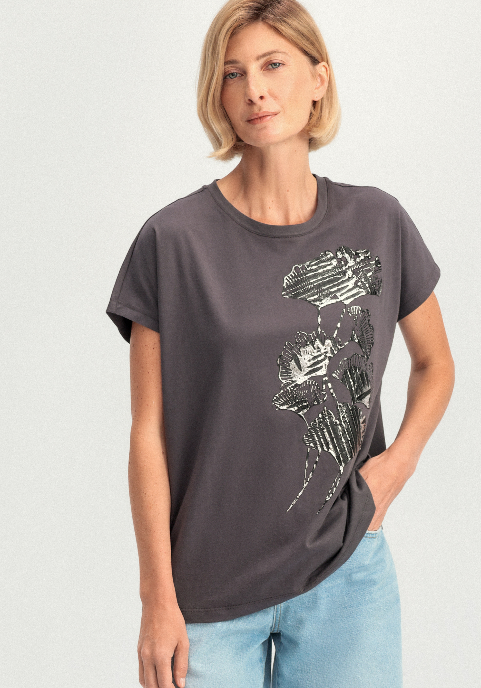 Футболка с металлизированным напылением 1899₽