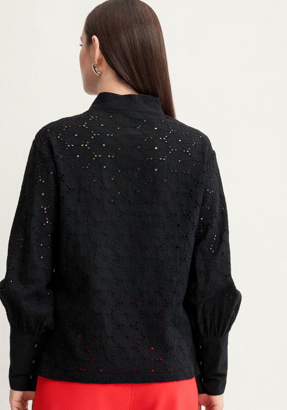 Блуза из шитья с жемчужными пуговицами шир.  580, рис. 3