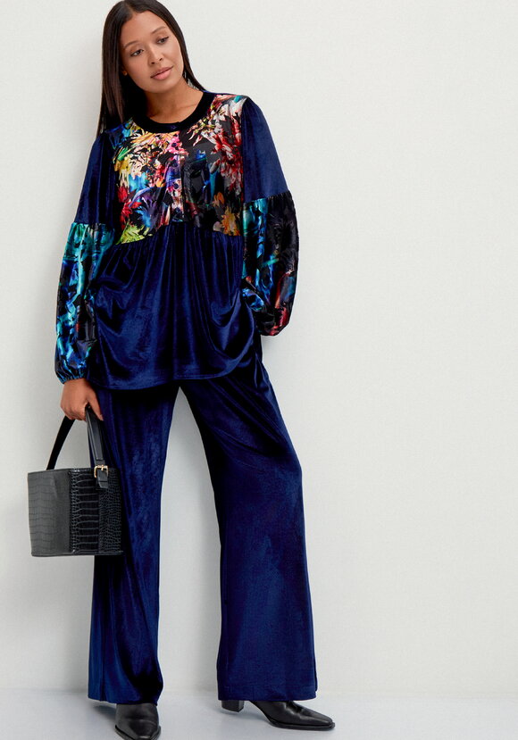 Блуза свободного кроя  с цветочными вставками шир.  580, рис. 15