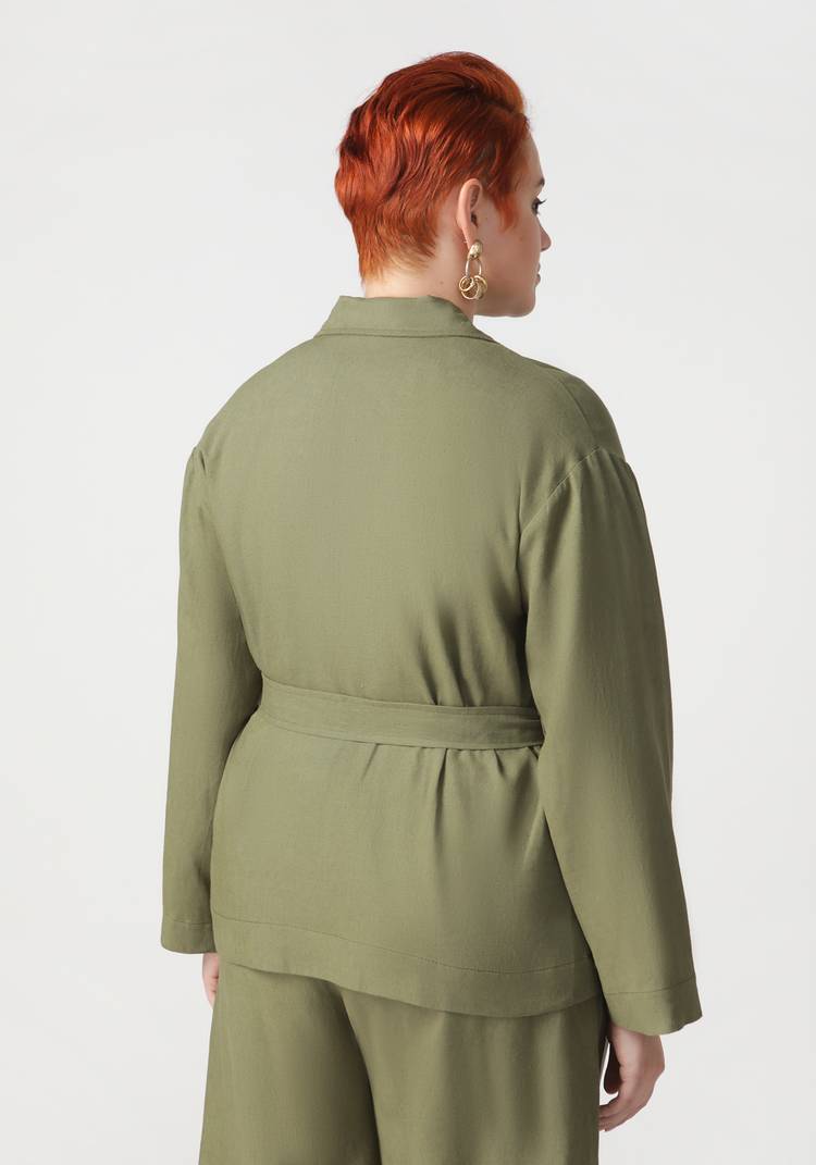 Пиджак с английским воротником и поясом шир.  750, рис. 10