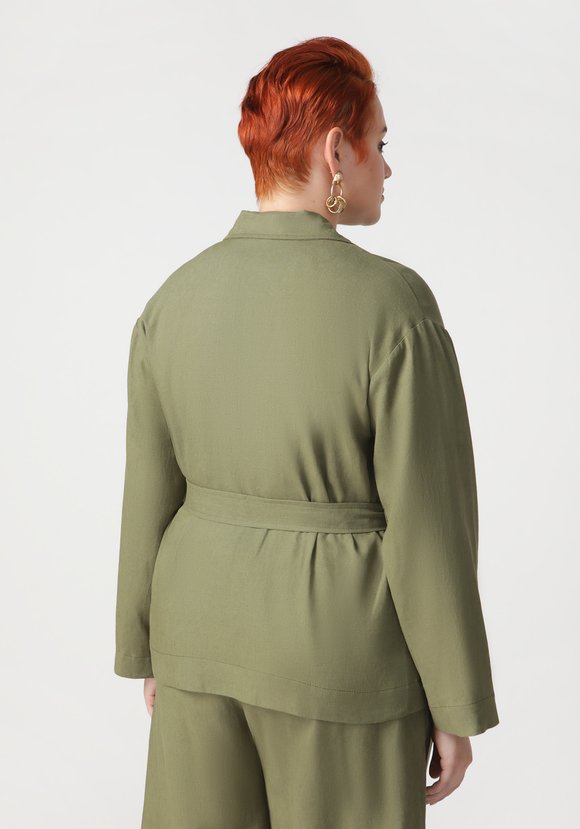 Пиджак с английским воротником и поясом шир.  580, рис. 10