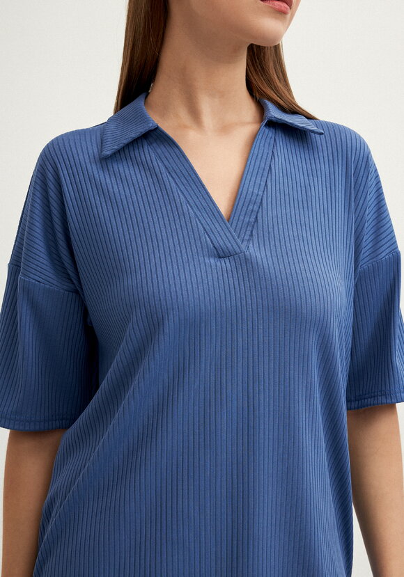 Поло с отложным воротником в рубчик шир.  580, рис. 21