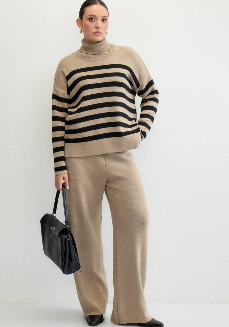 Свитер в полоску с высокой горловиной шир.  750, рис. 11